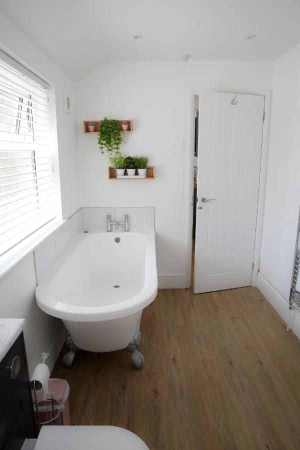 Fully Refurbished Property-March 22-Next To Beach Lowestoft Exterior photo