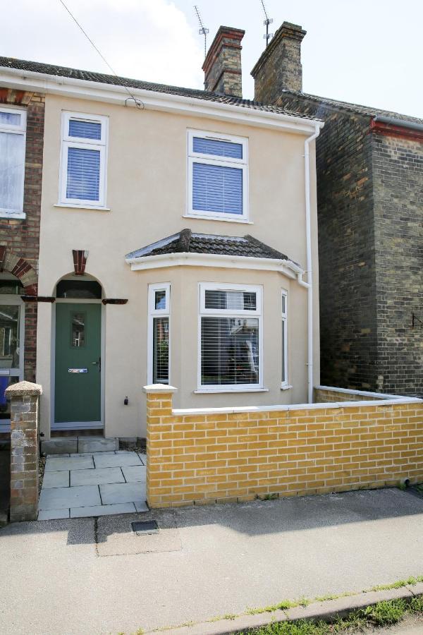 Fully Refurbished Property-March 22-Next To Beach Lowestoft Exterior photo